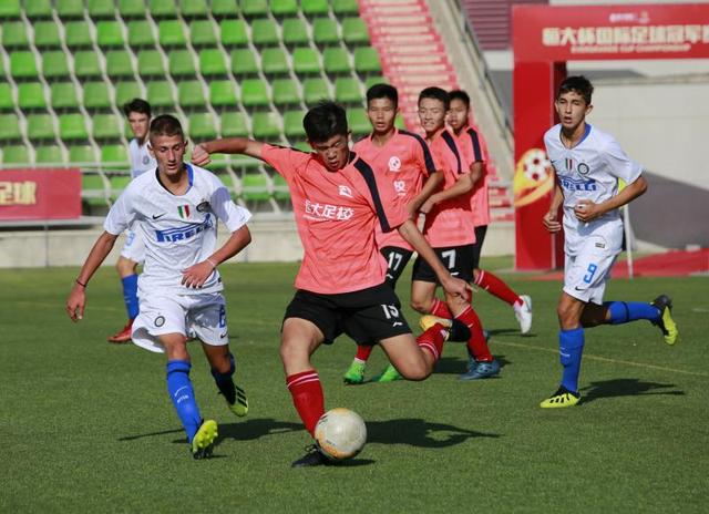  国际米兰青训小将首秀即造点球  